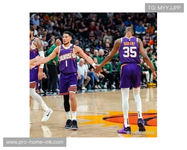 布克连场高光不止,篮球之王的崛起 布克连场高光不止,篮球之王的崛起